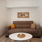 Sea Front Ivana דירה