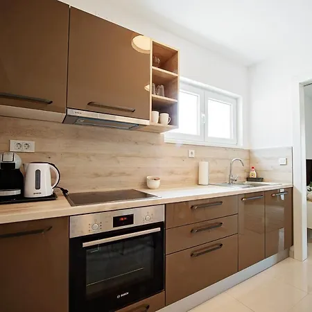 Sea Front Ivana * רוגוזניצה