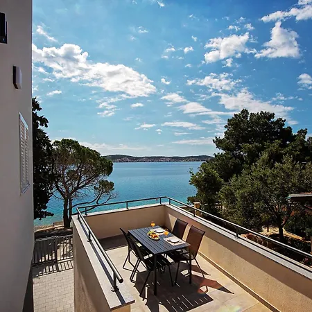 Sea Front Ivana Apartment