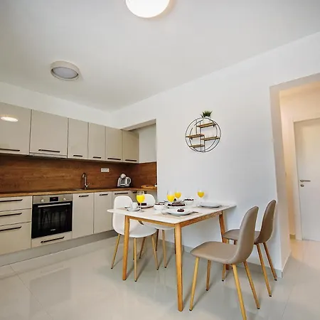 Apartment Sea Front Ivana