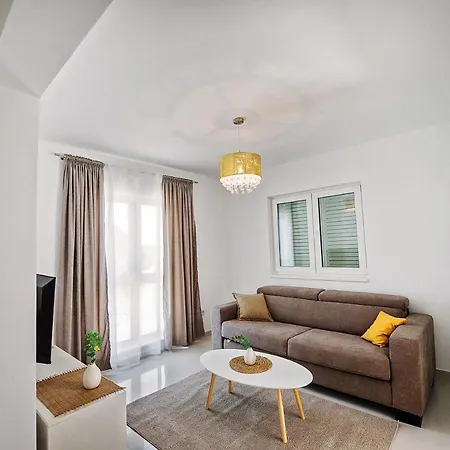 Sea Front Ivana רוגוזניצה